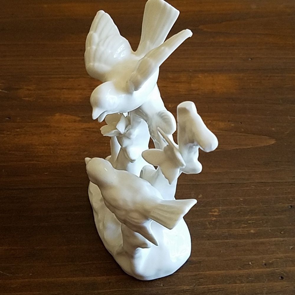 Bird and Butterfly Figurine - Picture 5 of 8